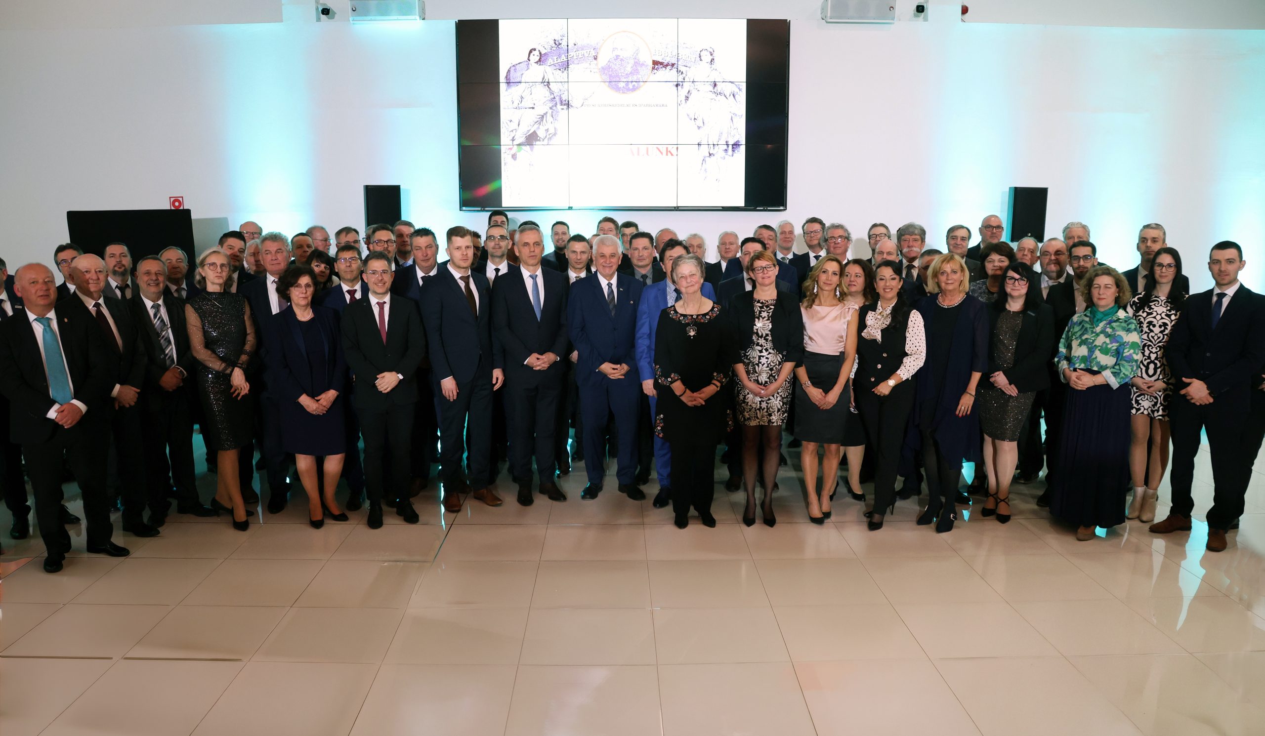 A Pécs-Baranyai kereskedelmi és Iparkamara 2026-os díjazottjai egy csoportképen